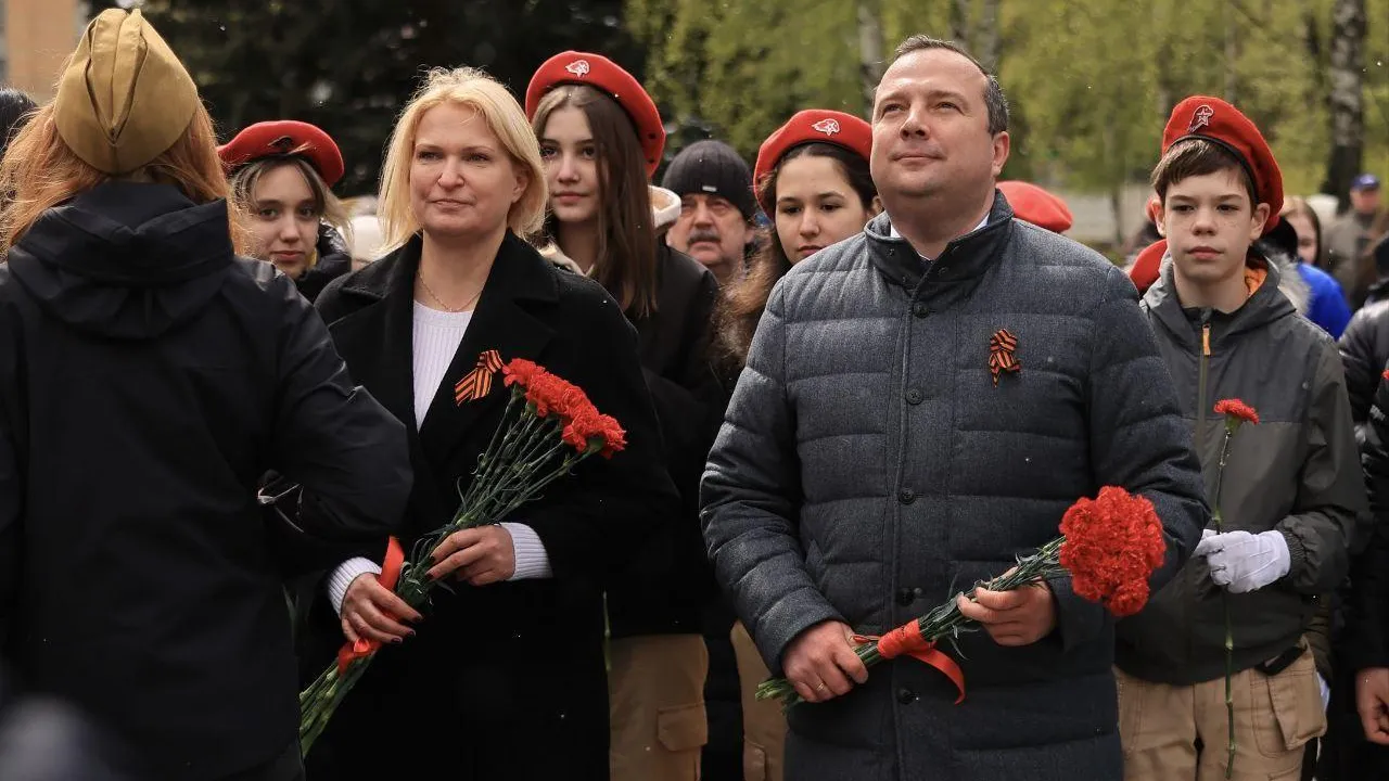 Вице-губернатор Мария Нагорная возложила цветы к Вечному огню в Королеве