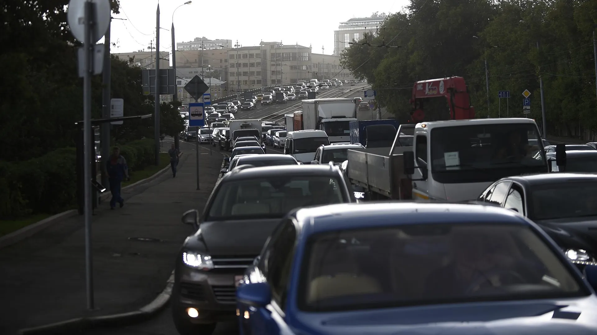 Прохладная погода с небольшими дождями ожидается в Московском регионе на выходных