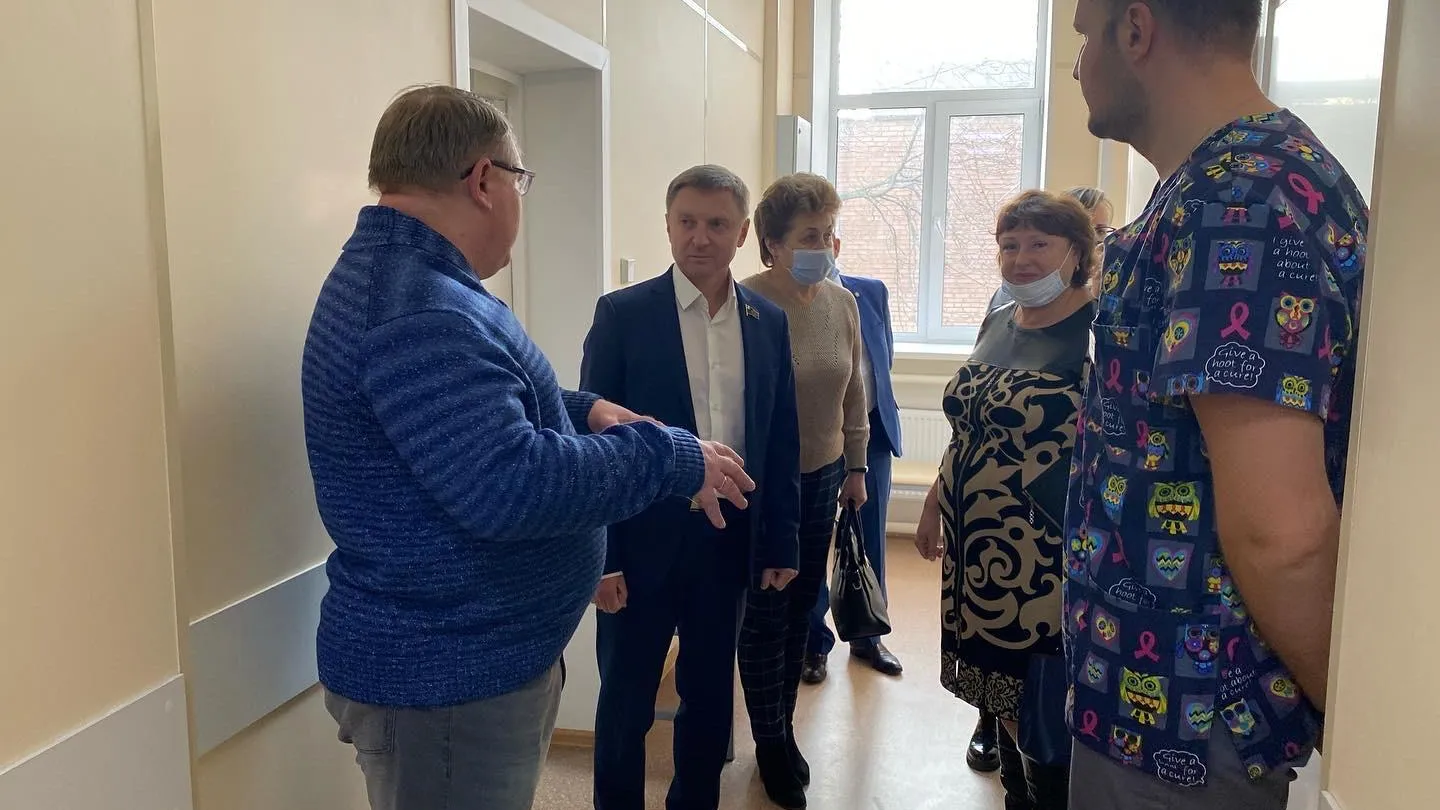 Депутат Мособлдумы Жук проверил ремонт женской консультации в Котельниках