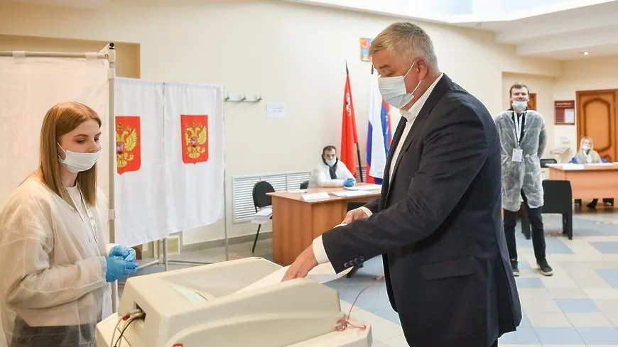 Депутат Мособлдумы Тарас Ефимов проголосовал на выборах в Балашихе