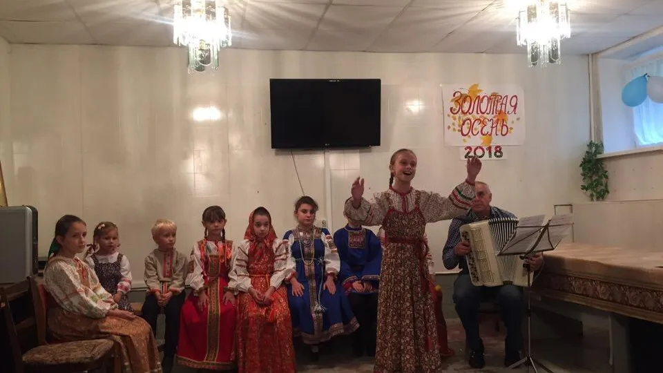 Пенсионерам показали народные танцы и рассказали о соцзащите на празднике в Подольске