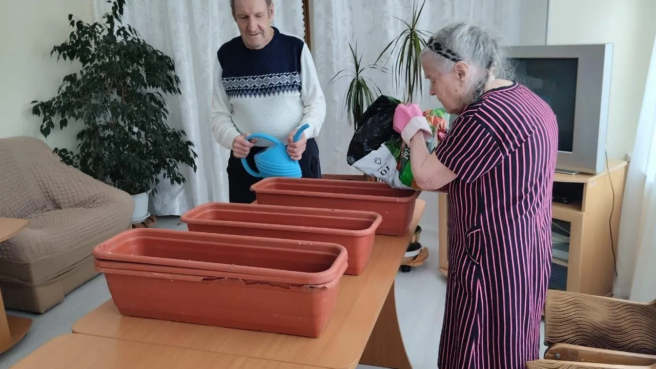 Пенсионеры из пансионата Зарайска осваивают выращивание растений