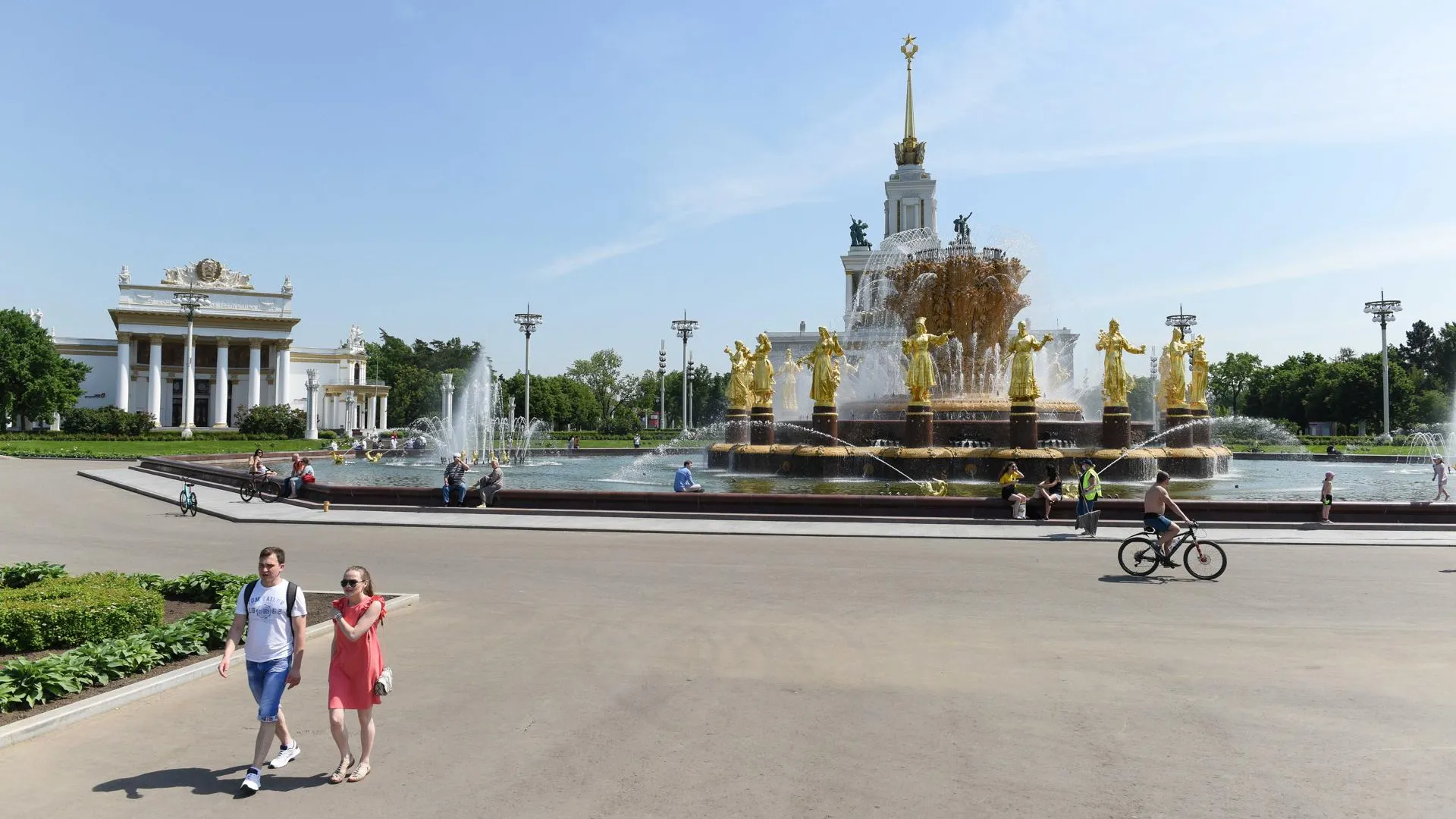 Жаркая погода с грозой ожидается в Московском регионе в четверг