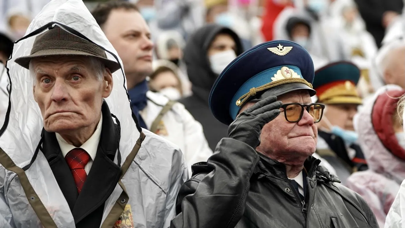 Ветераны ВОВ из Подмосковья посмотрели парад Победы с трибун на Красной площади