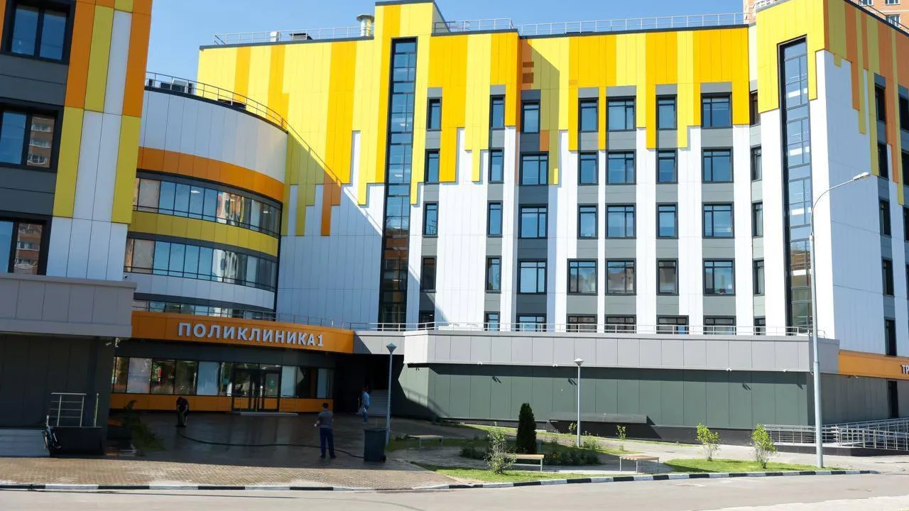 25 учебных учреждений и 7 объектов здравоохранения построили в Подмосковье в 2022 г