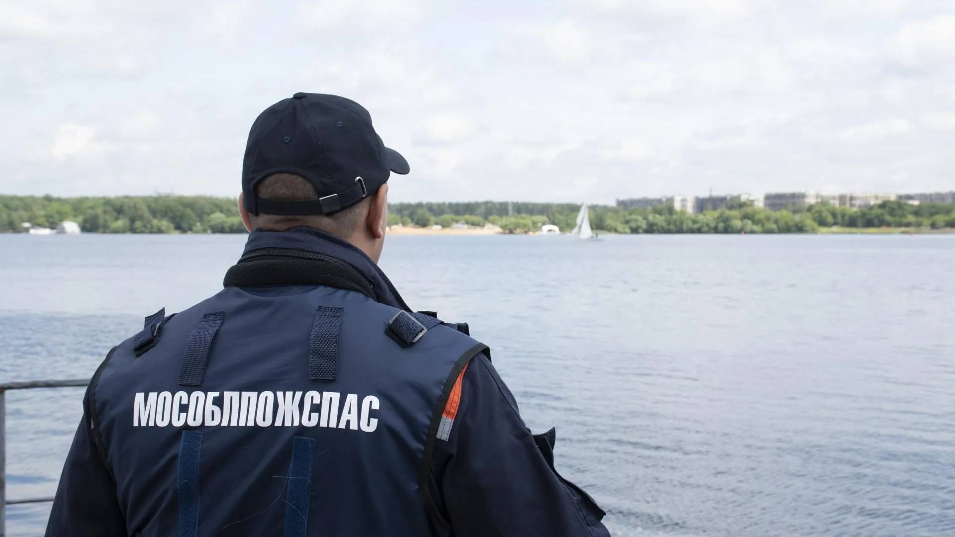 Жителям Подмосковья напомнили об опасности купания на несанкционированных пляжах