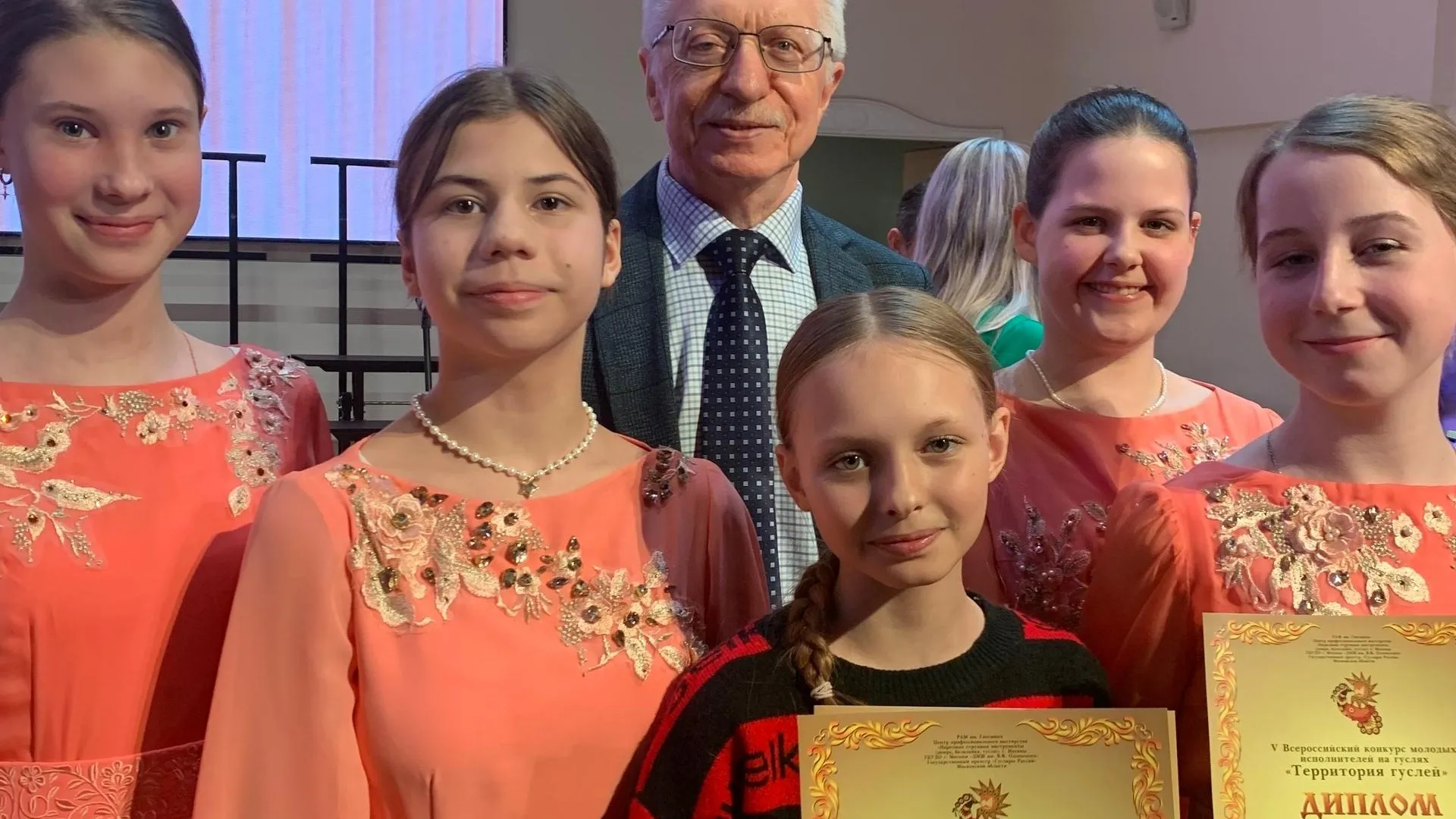 Школьники из Пушкинского стали лауреатами конкурса гуслей в Москве