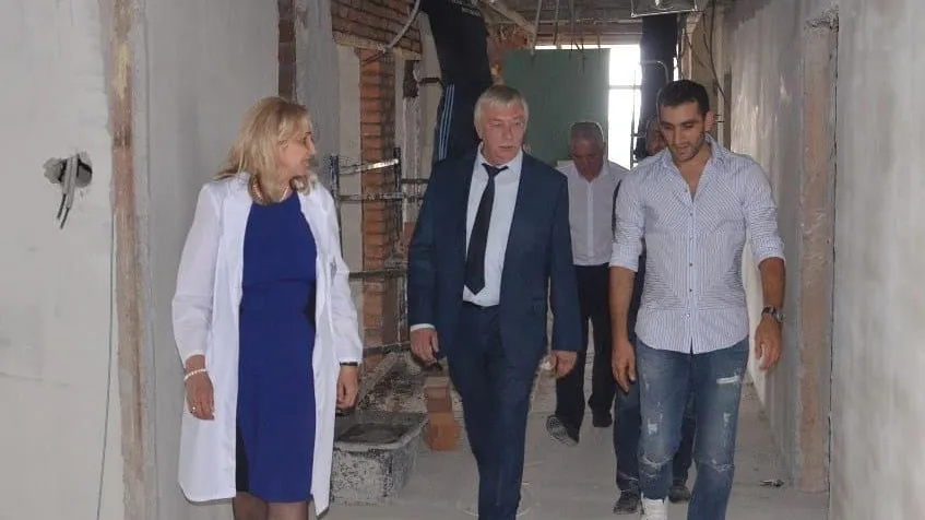 Глава Жуковского проверил ход ремонта городской клинической больницы