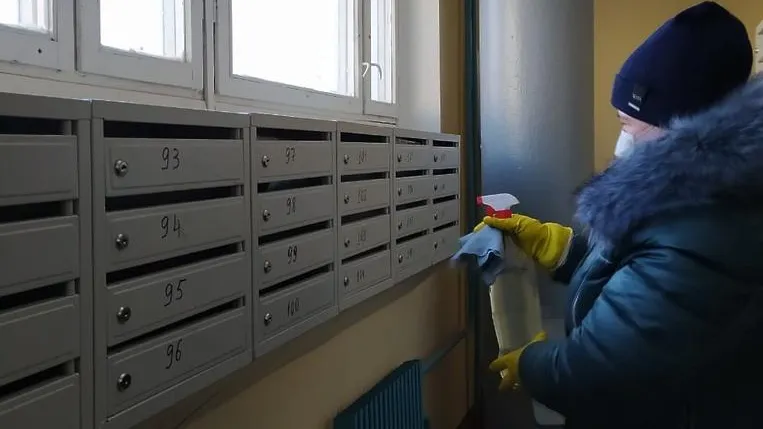 Места общего пользования в домах Котельников дезинфицируют два раза в день