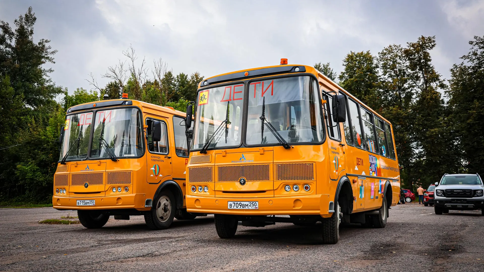 Школы Клина получили два новых автобуса для перевозки детей