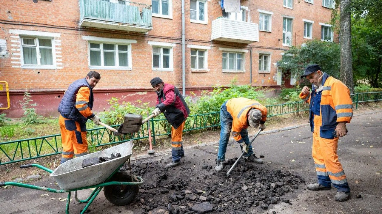 Около 2,5 тыс кв м дорожного покрытия обновят в Подольске до конца ноября