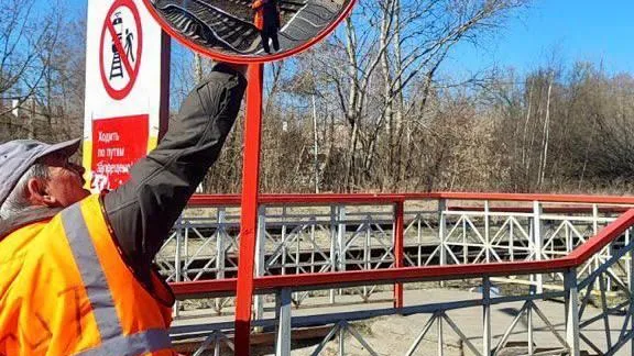 В Подмосковье установили 16 сферических зеркал на ж/д пешеходных переходах