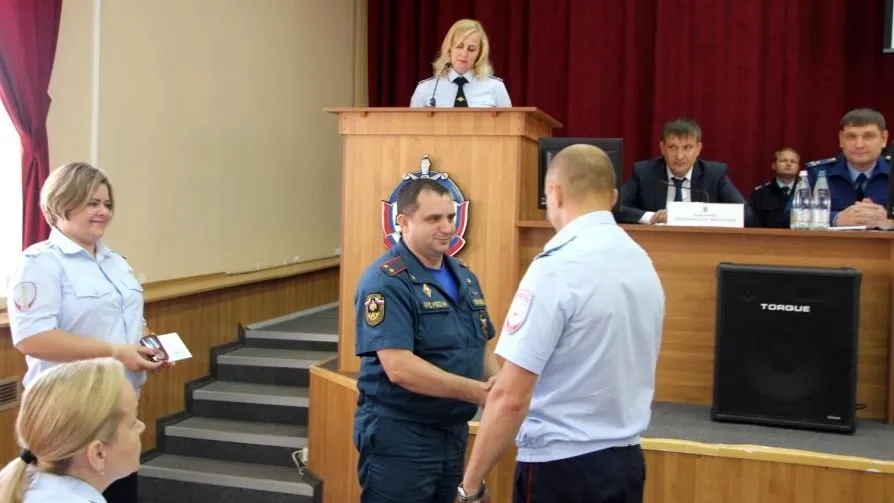 В Подольске наградили троих сотрудников полиции за спасение людей из пожара