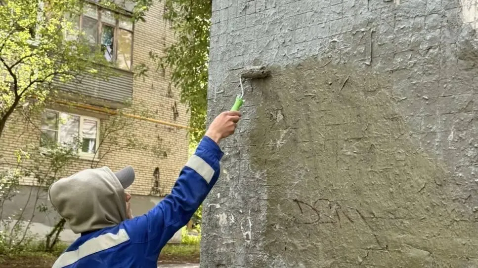 В Подмосковье за июнь очистили более 350 фасадов от граффити