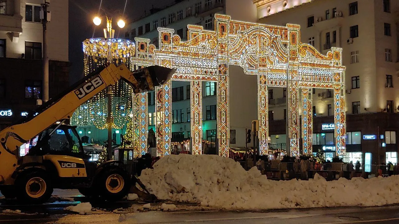 Зимняя доставка: москвичи поделились фотографиями снега в центре города