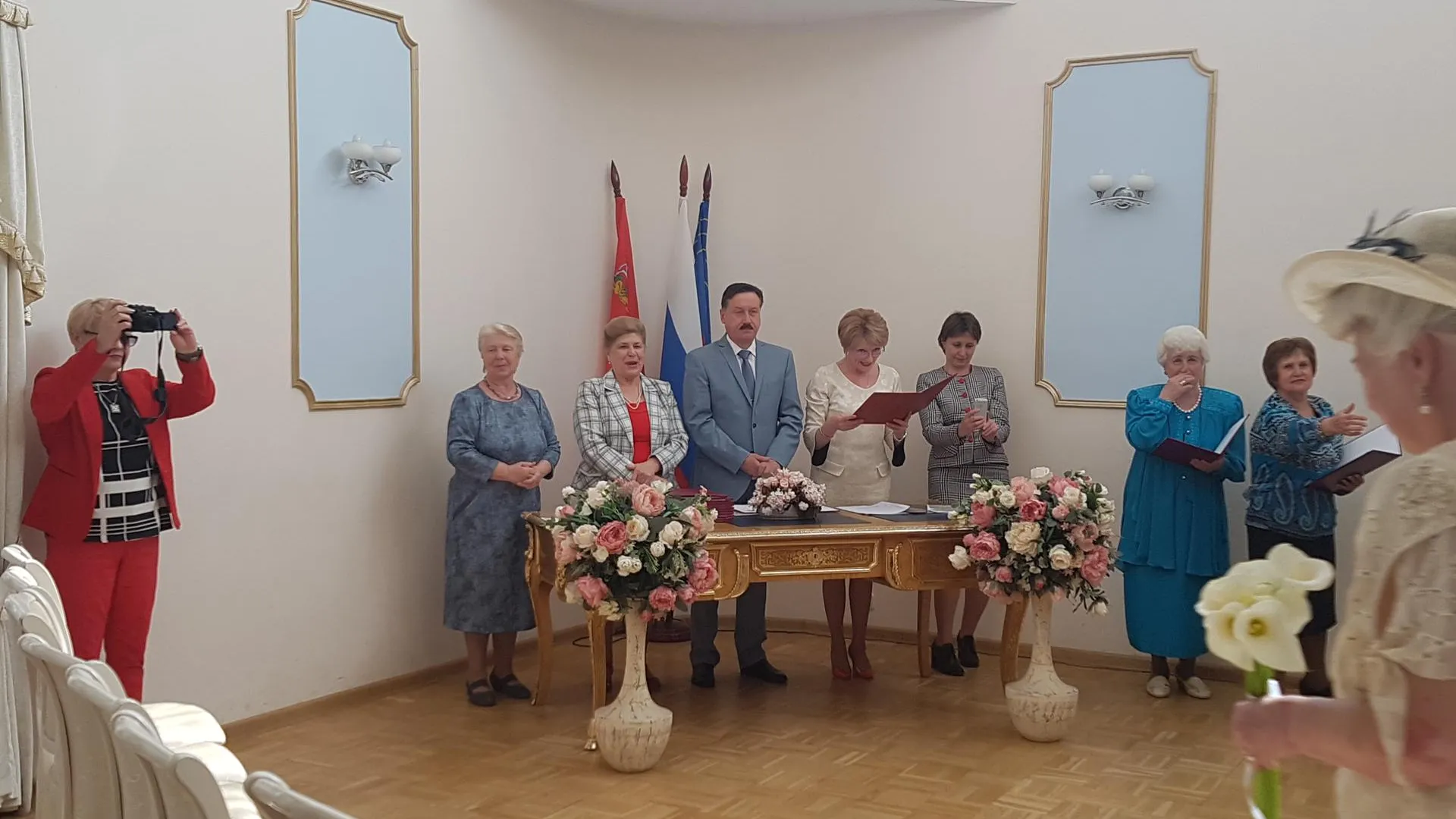 В ЗАГСе Красногорска поздравили 10 супружеских пар с юбилеями семейной жизни