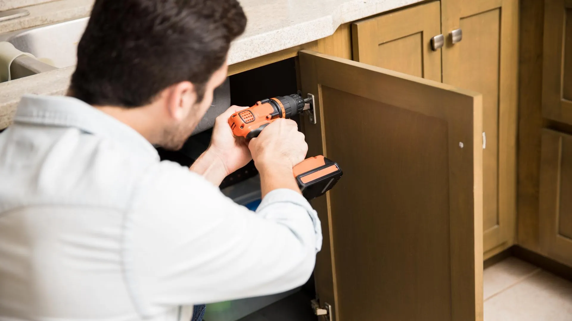 Россияне экономят: полная замена мебели сменилась ее обновлением