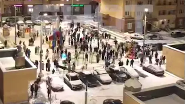 Житель Мытищ устроил во дворе ЖК шумную новогоднюю вечеринку и попал в полицию