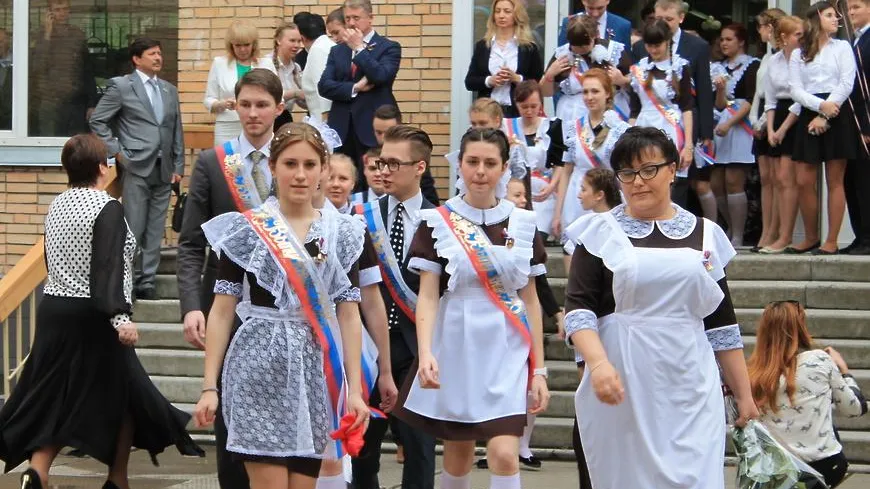 Начальник управления образования Домодедова поздравила выпускников с окончанием учебы