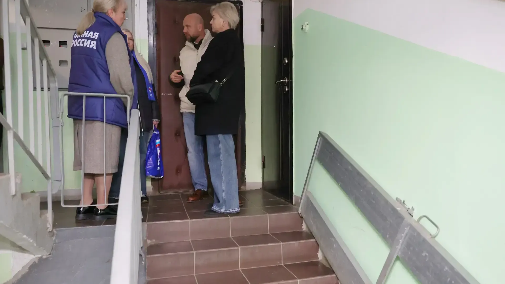 В Мытищах проверили доступность дома на улице Каргина для маломобильных жителей