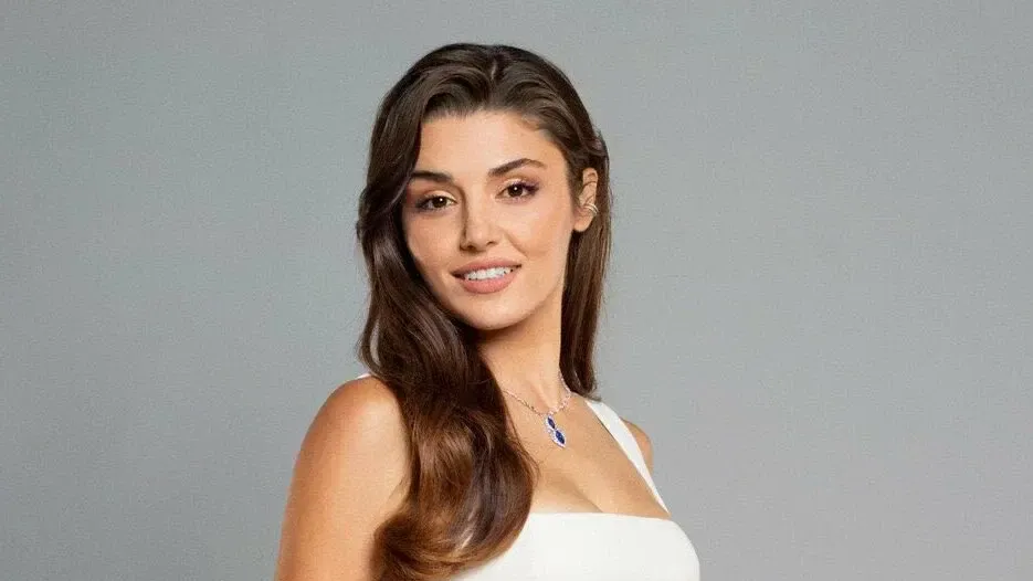 В Турции выдали ордер на арест звезды «Постучись в мою дверь» Ханде Эрчел