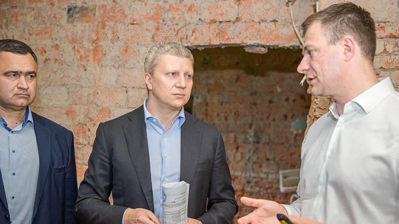 Андрей Иванов проинспектировал ход ремонта почтового отделения в Городке‑17