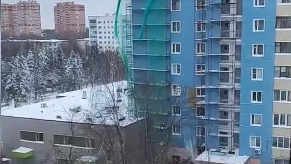 Видео с места обрушения строительных лесов в Краснознаменске
