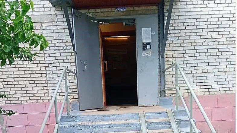 В домах 9 округов Подмосковья восстановили разрушенные входные ступени