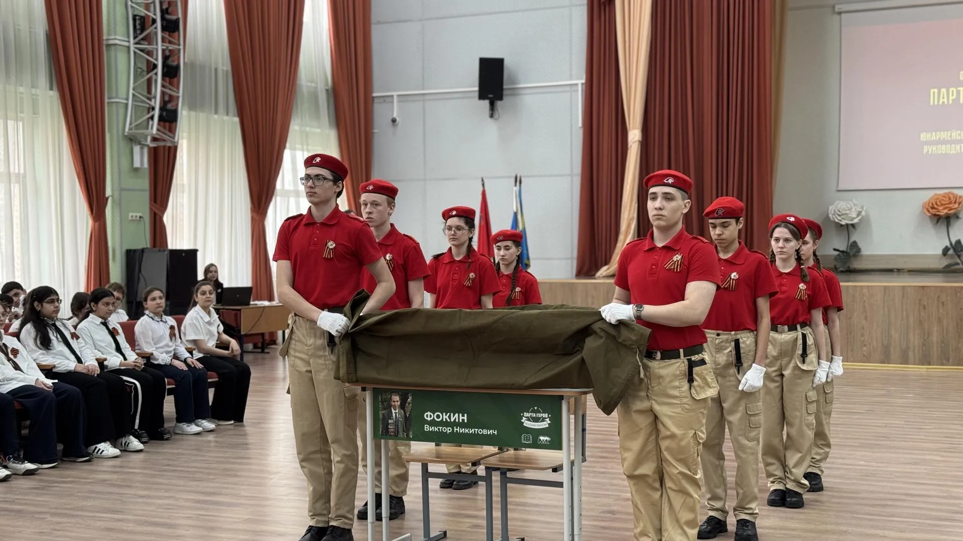 В Ленинском округе открыта Парта Героя Советского Союза Виктора Фокина