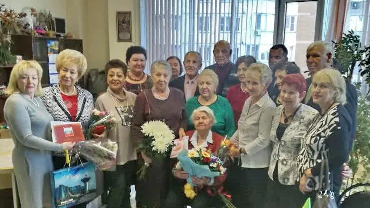 Ветерана войны Зинаиду Бажанову поздравили с 95‑летием в Реутове