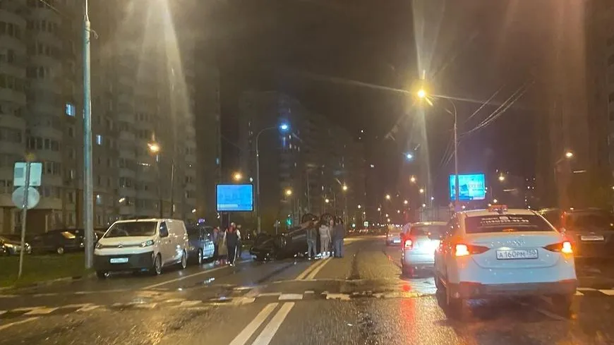 Автомобиль перевернулся на улице Академика Доллежаля в Подольске