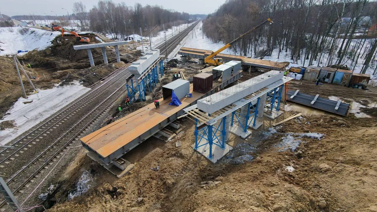 В Серпухове завершили устройство опор путепровода у Лукина