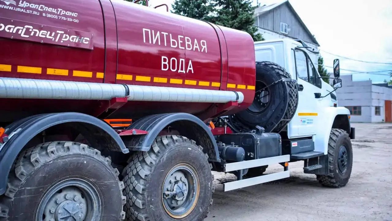 В Подмосковье автоцистерны «Урал» обеспечивают жителей водой