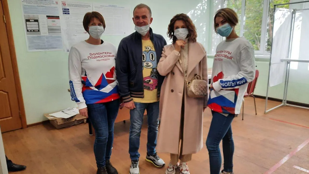 Певец Виктор Рыбин поделился воспоминаниями о том, как ходил с родителями на выборы