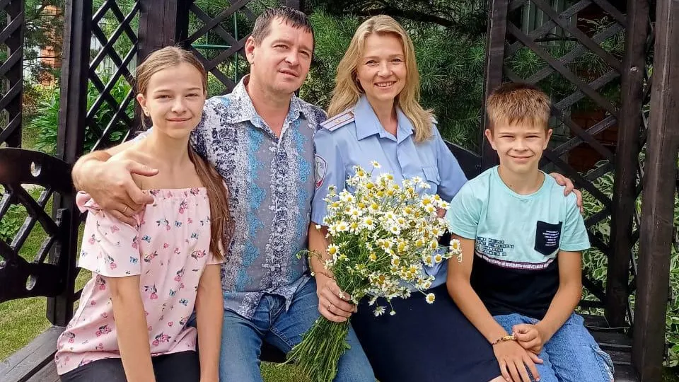 Полицейские Балашихи пожелали счастья многодетным коллегам в День семьи, любви и верности