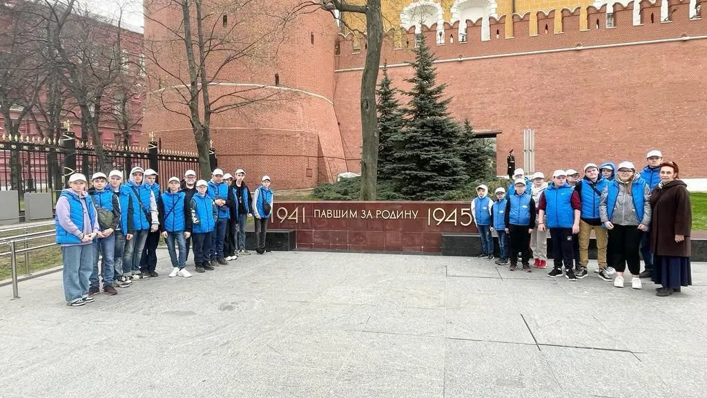 Для воспитанников семейного центра из Сергиева Посада провели экскурсию по Красной Площади
