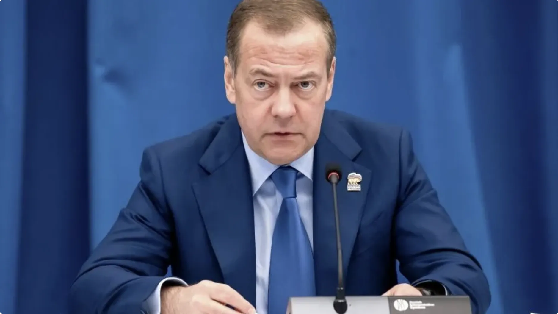 «У Франции нет настоящего президента»: Медведев — об отставке Лекорню