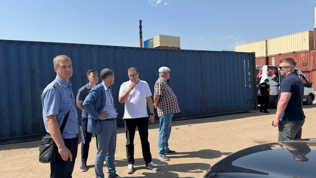 В Подмосковье продолжают ликвидировать склады незаконных морских контейнеров