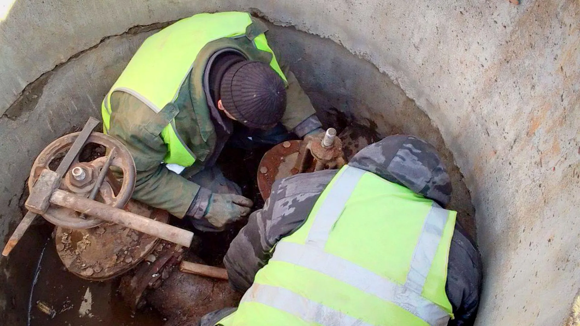 Подмосковные специалисты восстановили водопроводные сети в Новоазовске ДНР