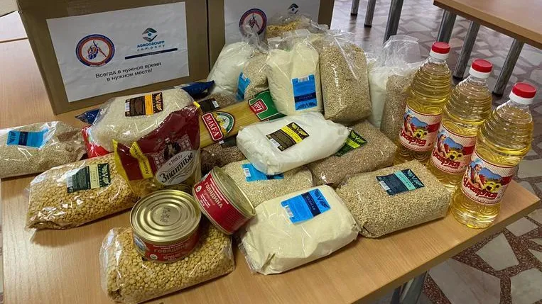 Волонтеры Подольска развезли продукты семьям медиков, работающих с больными COVID‑19