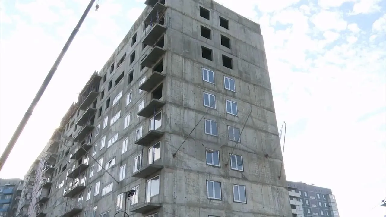 Подмосковье продолжает масштабное восстановление жилого дома в Мариуполе