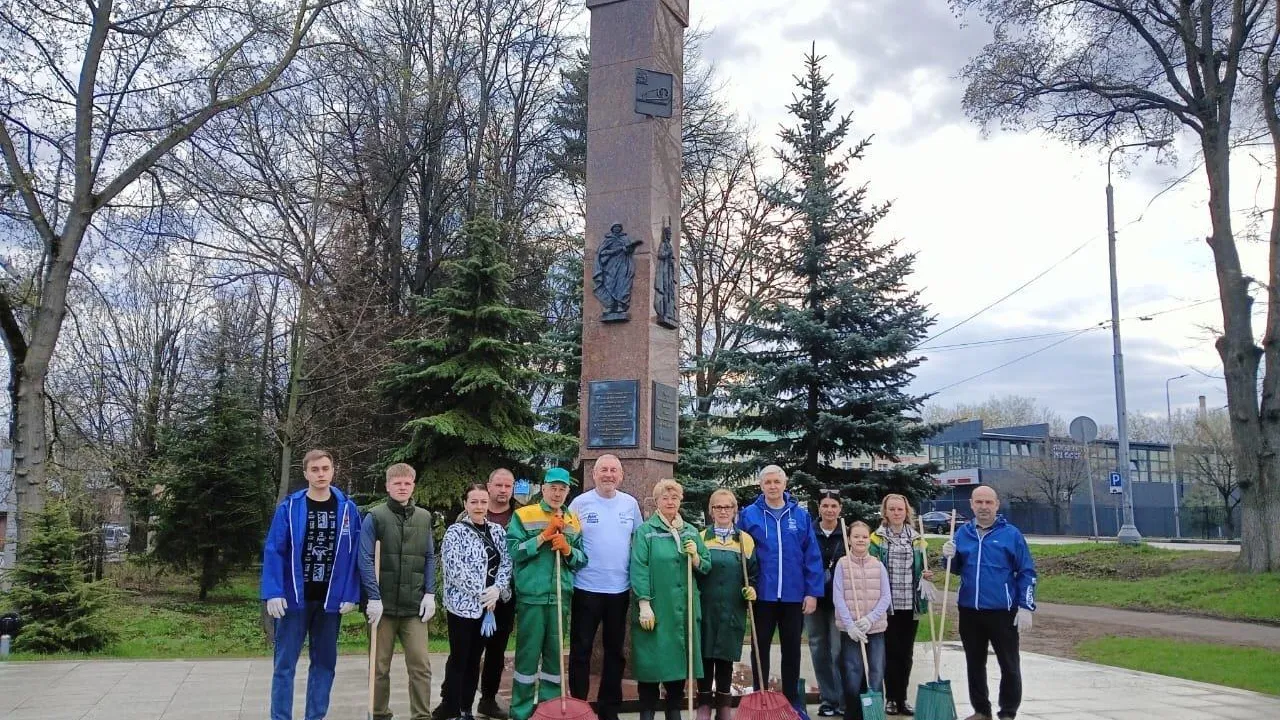 Депутаты Богородского округа навели порядок у памятного места в преддверии 9 Мая