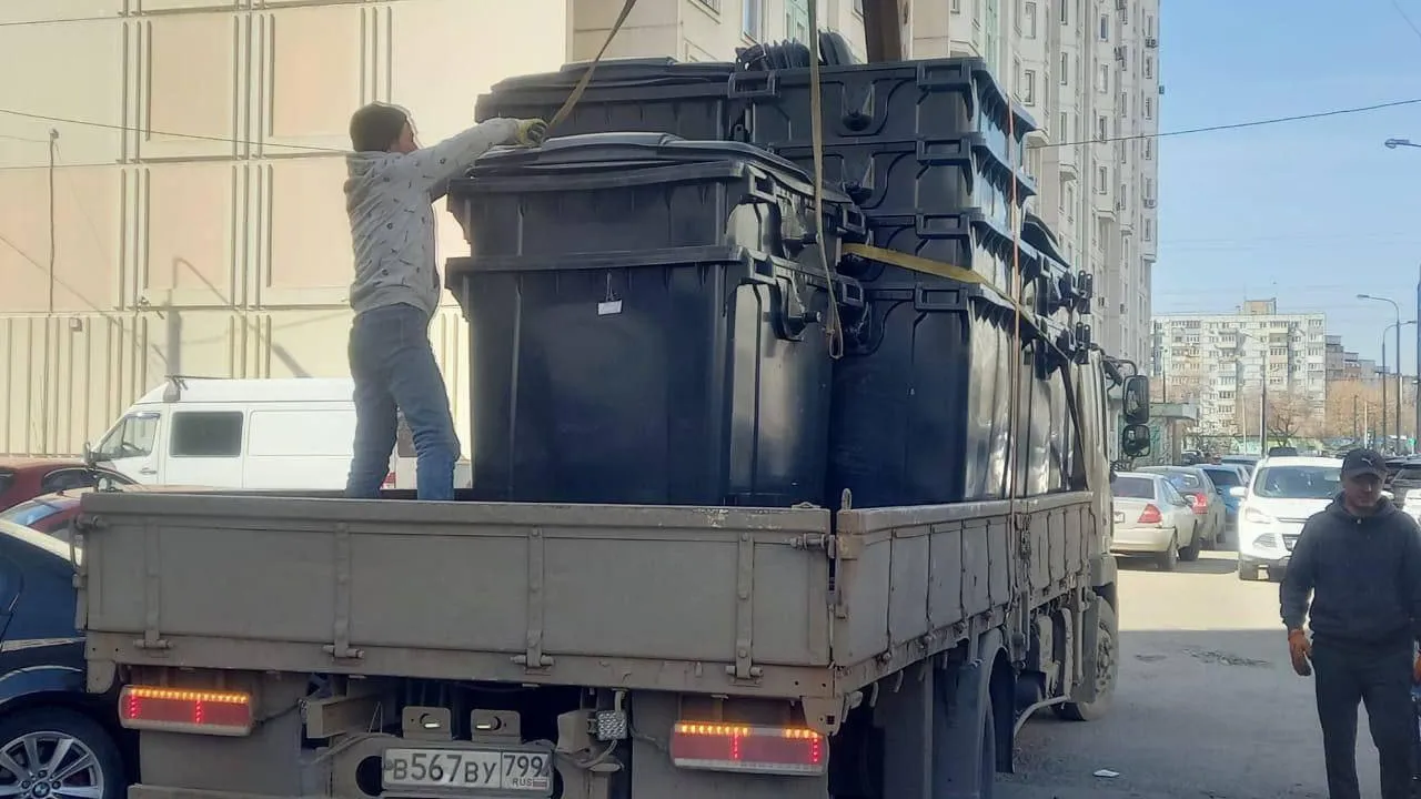 В Люберцах создали 6 бригад для быстрого вывоза навалов мусора из контейнеров
