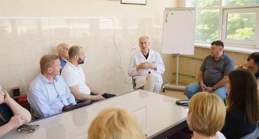 Главврач больницы Домодедова обсудил с жителями вопросы здравоохранения
