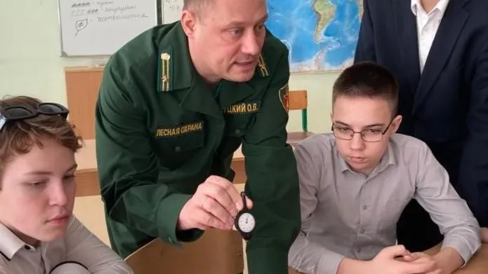 Учащимся школьного лесничества Подмосковья рассказали о проблемах сохранения лесов