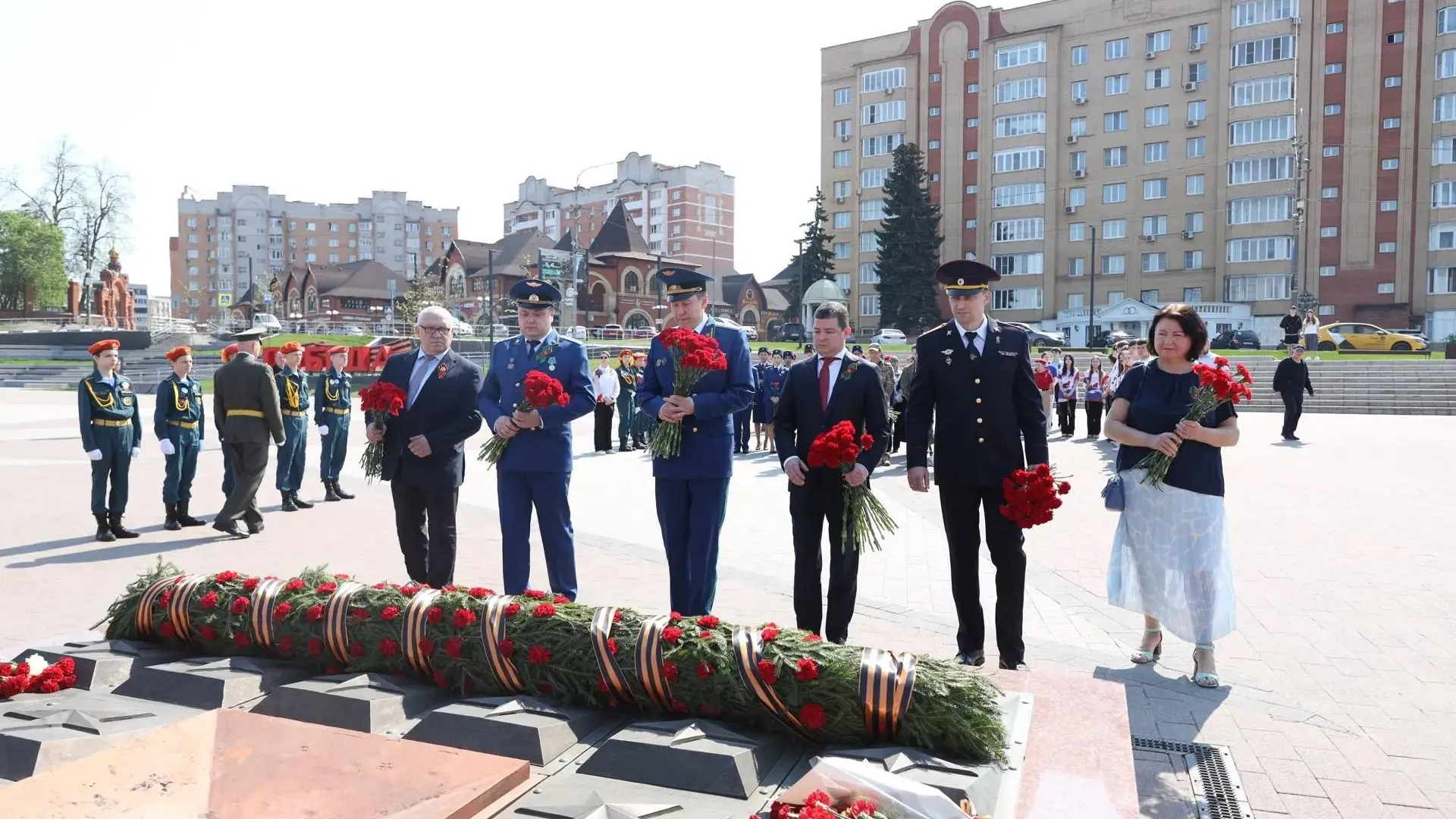 В Раменском прошло торжественное возложение цветов и открытие мемориальной доски