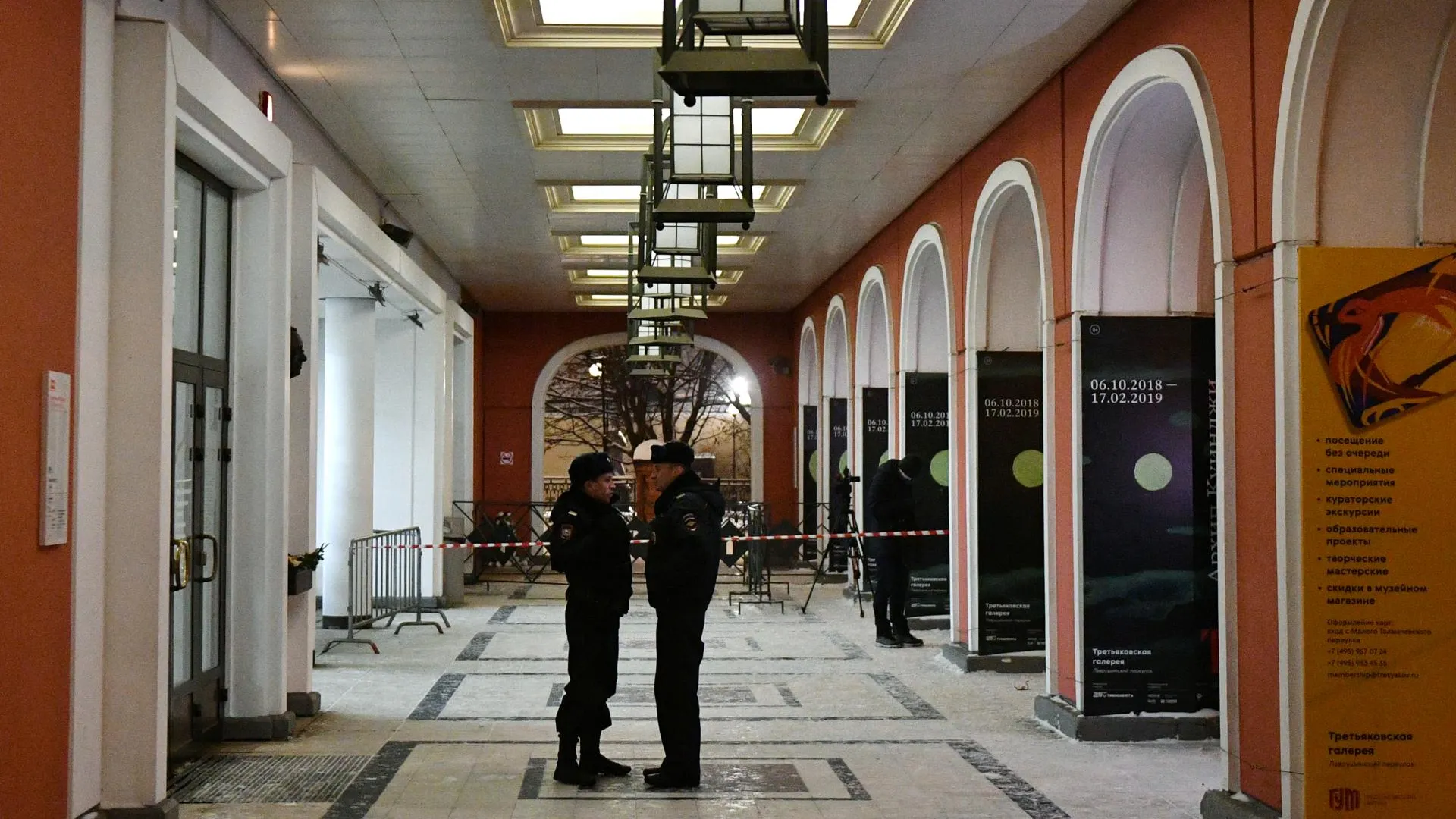 Досмотр посетителей на выходе могут ввести в Третьяковской галерее