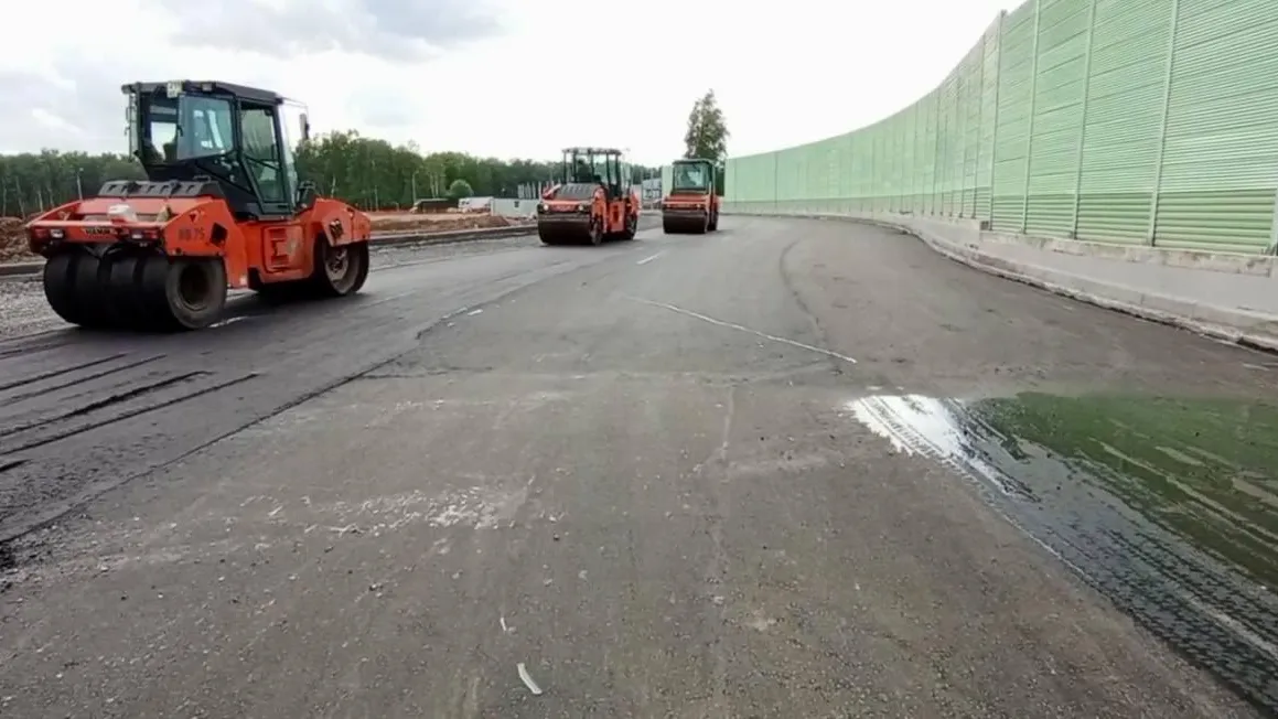 На Рогачевском шоссе в Лобне приступили к укладке асфальта