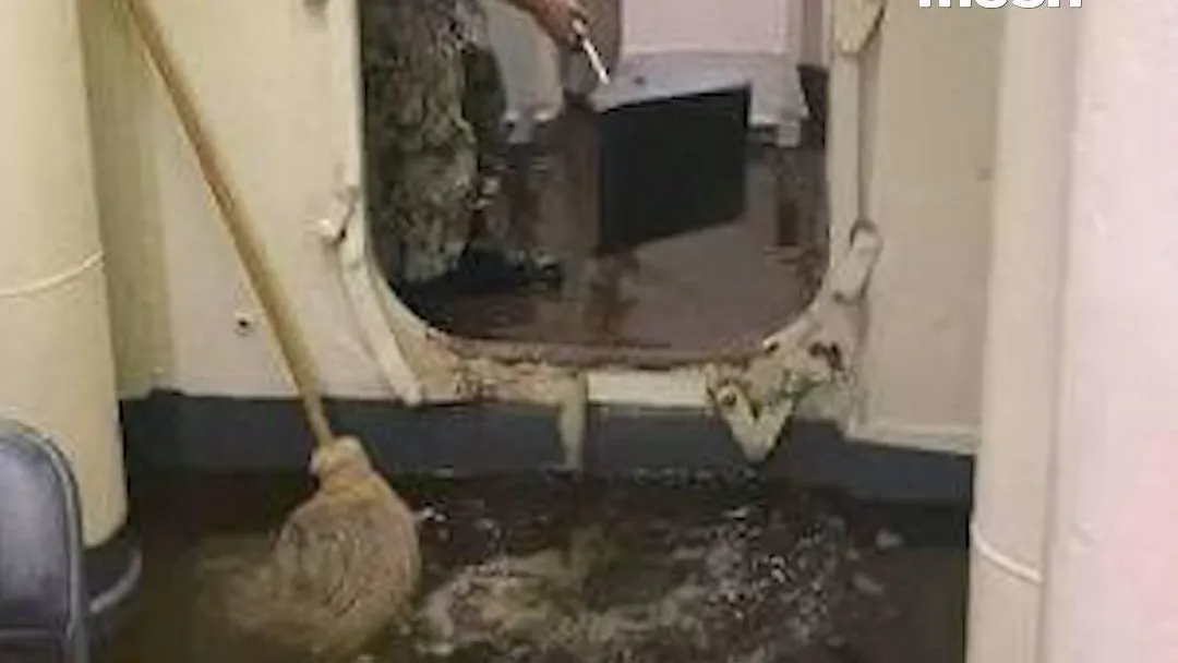 Фонтан из унитаза: самый дорогой корабль ВМС США залило фекалиями у берегов Ирана