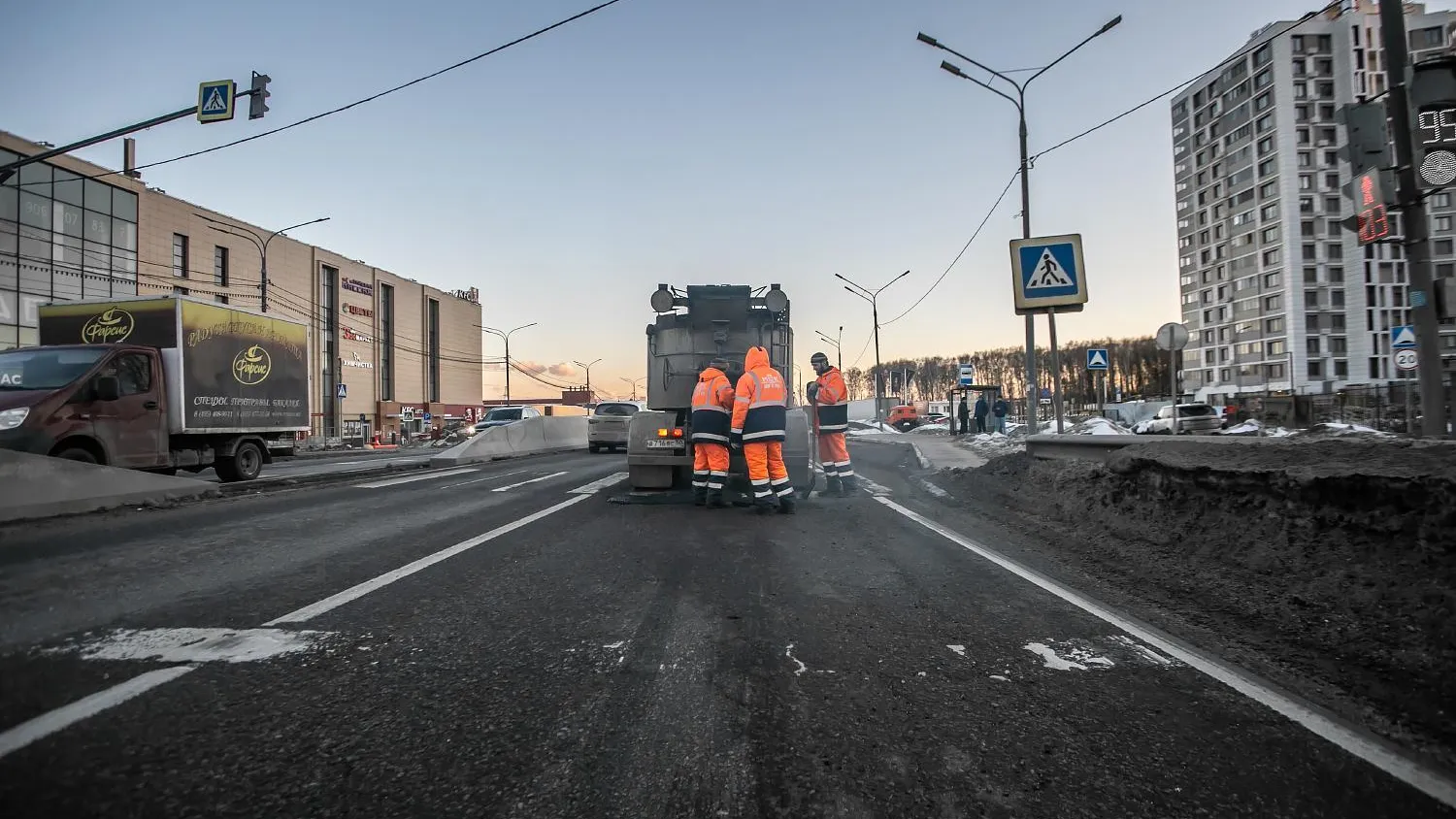 В Подмосковье устранили более 3 тыс дефектов покрытия дорог за неделю